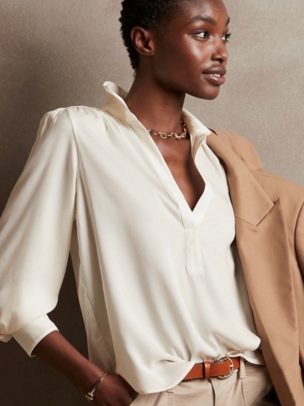 Banana Republic Ivory satin V-Neck Collared Blouse